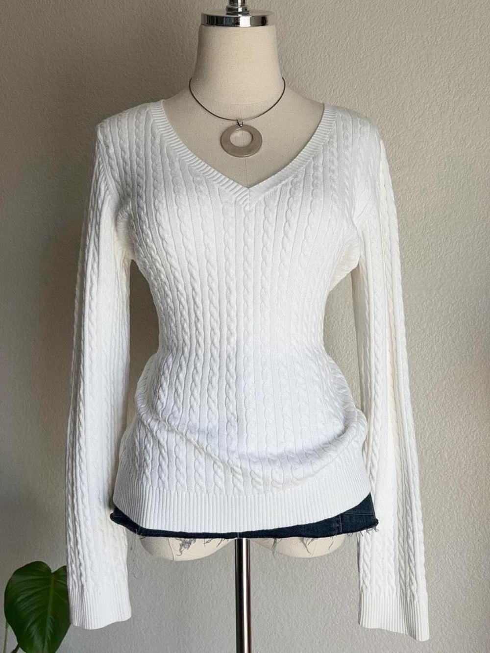 Classic Cable Knit V-Neck Sweater - White